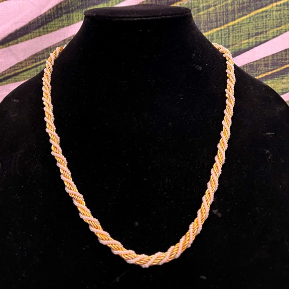 VTG| Trifari Spiral Gold Tone & Pearl Chain ✨🤍 - Picture 1 of 11